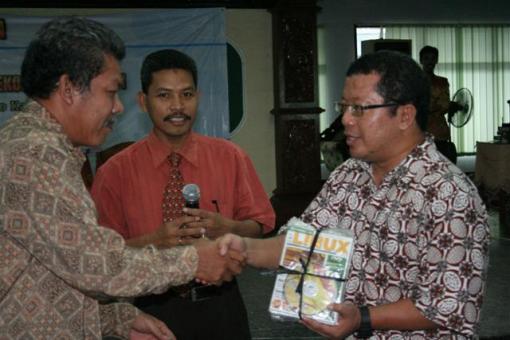 ki-ka : Pak Rofiq (Ka SMK M 1 Wlr), Pak Narto (excellent moderator, Ka SMUN 1 Rwsari), dan Pak Onno